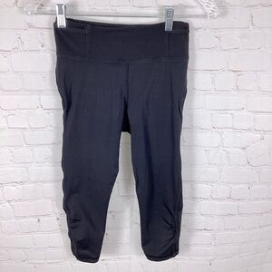 Lululemon Black Cropped Leggings Women’s Size 4 Back Pocket Rouching on sides